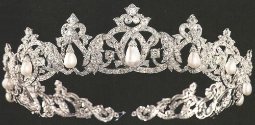 Pearl Drop Tiara (1949) by Cartier for Princess Charlotte 1-min